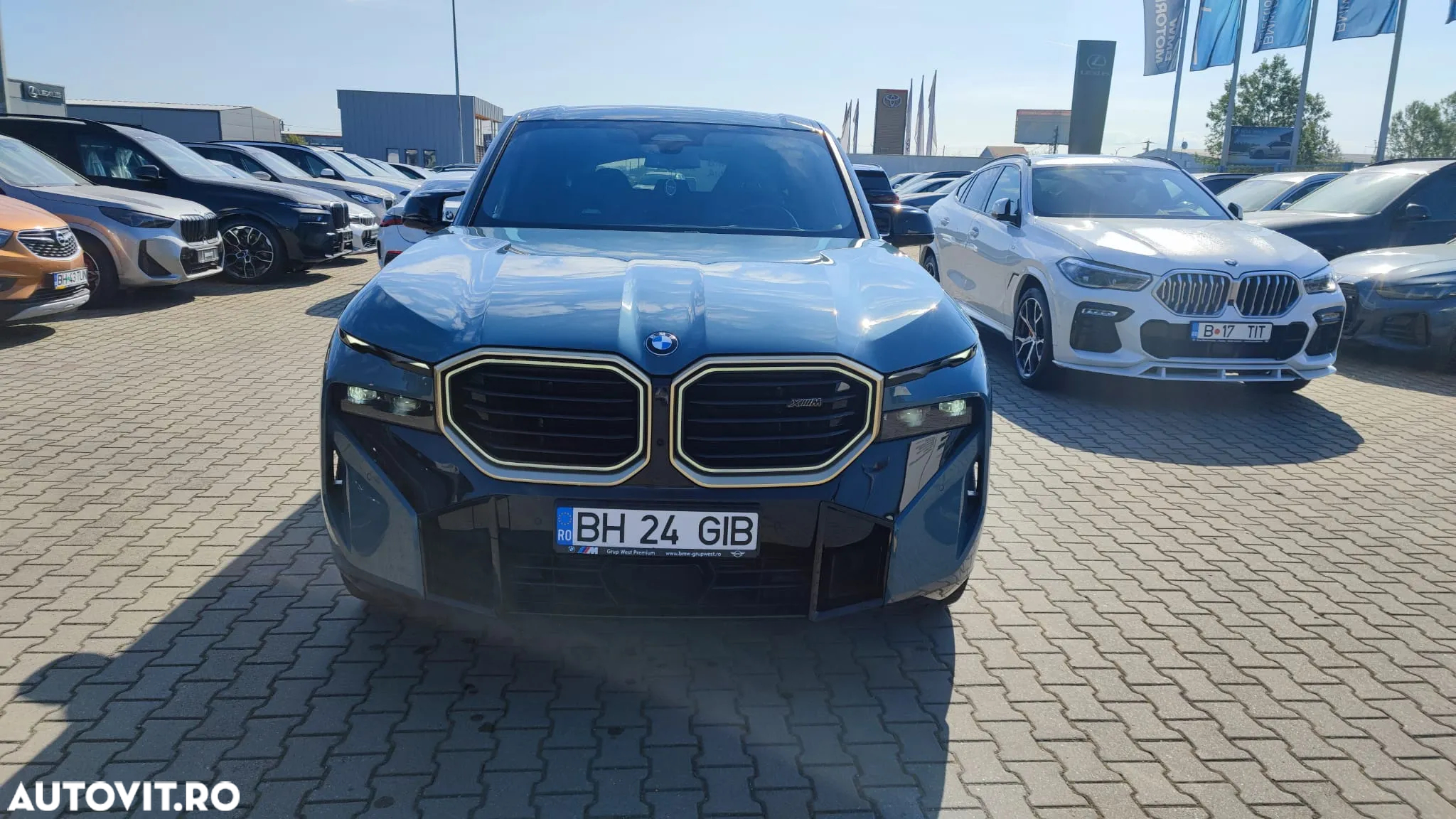 BMW XM - 8