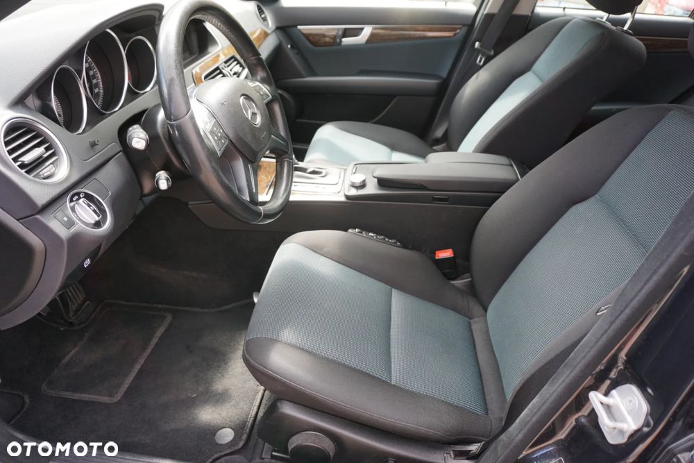 Mercedes-Benz Klasa C 220 CDI DPF Automatik BlueEFFICIENCY Special Edition - 10