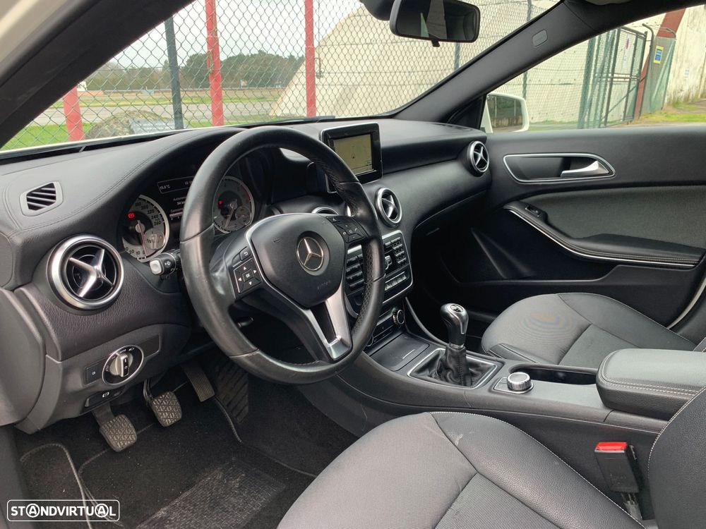 Mercedes-Benz A 180 d AMG Line - 31