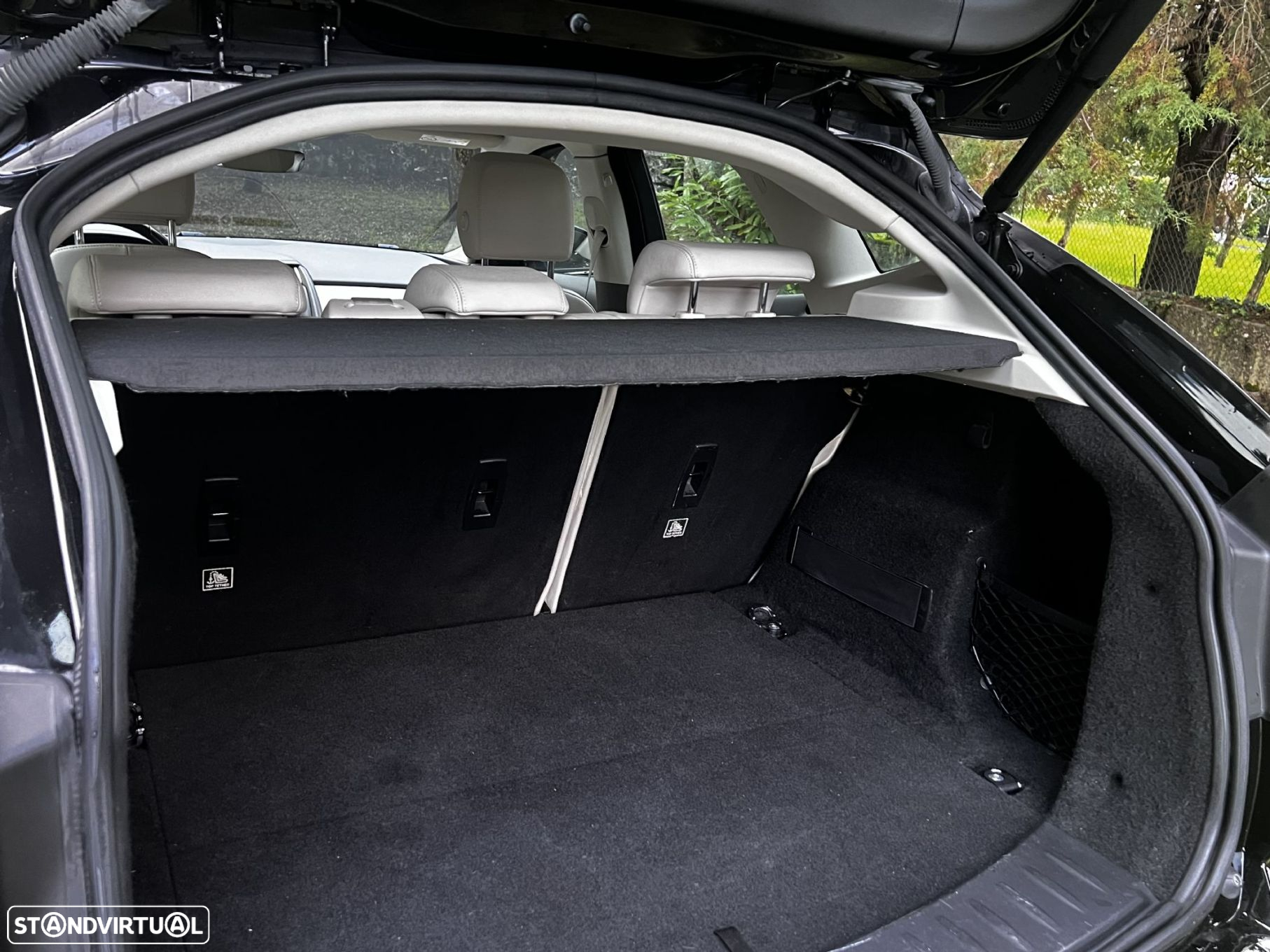 Jaguar E-Pace 2.0 i4D R-Dynamic S - 52