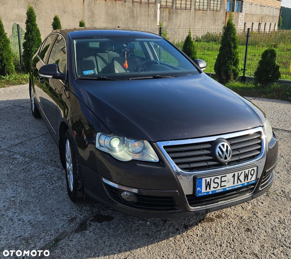 Volkswagen Passat - 1