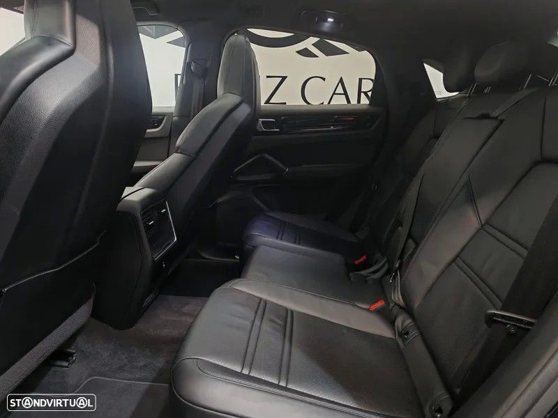 Porsche Cayenne Coupé E-Hybrid - 15