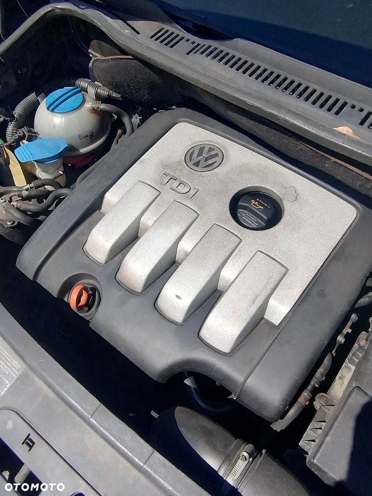 Volkswagen Touran 2.0 TDI Trendline DSG - 23