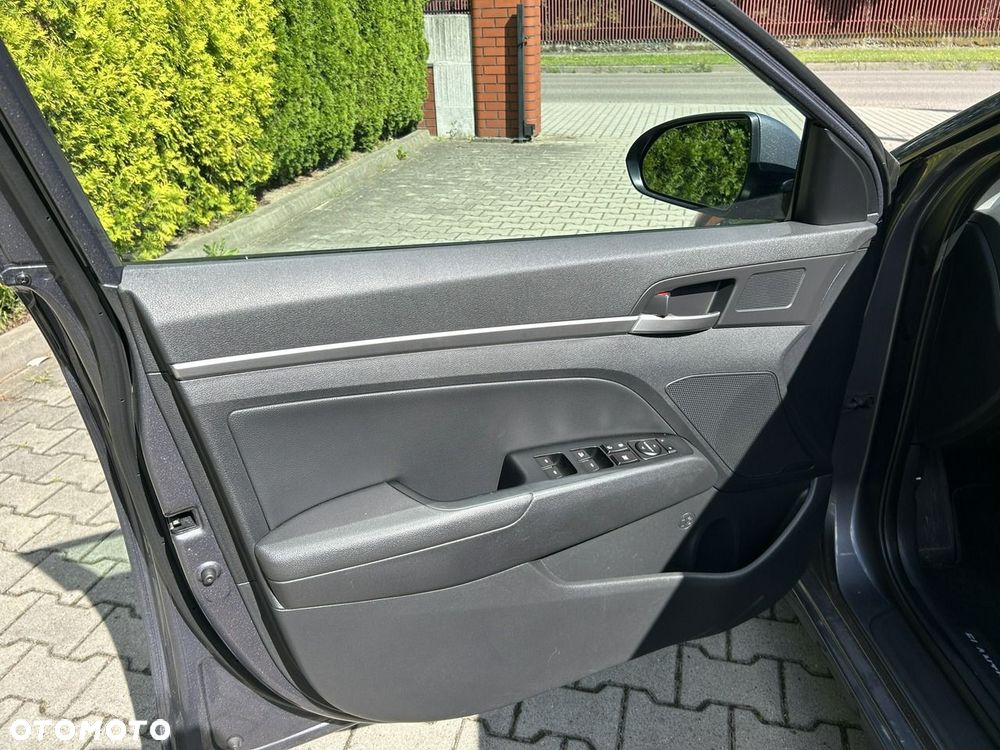 Hyundai Elantra - 25