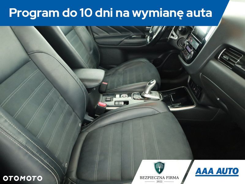 Mitsubishi Outlander - 8