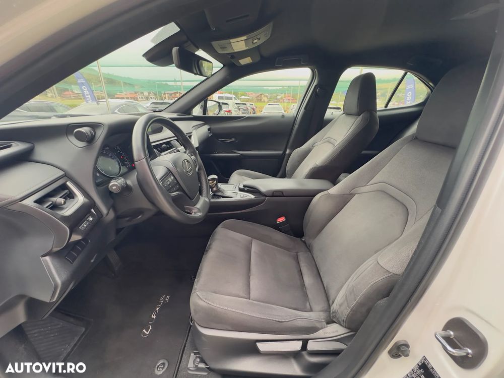 Lexus UX 250h Business Edition - 11