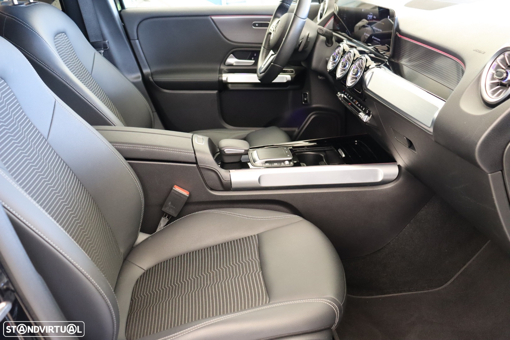 Mercedes-Benz EQB 250 Progressive - 11