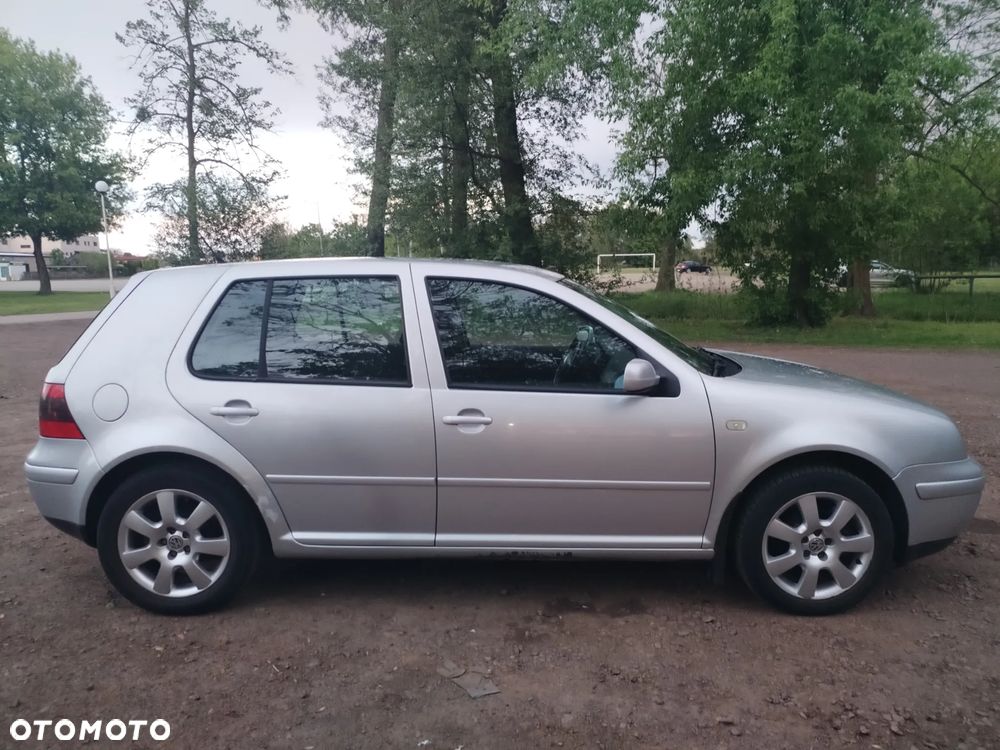 Volkswagen Golf - 6