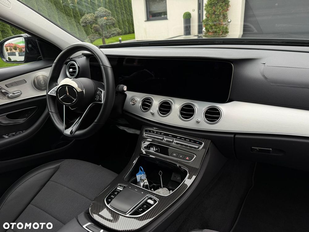 Mercedes-Benz Klasa E 200 4Matic 9G-TRONIC AMG Line - 27
