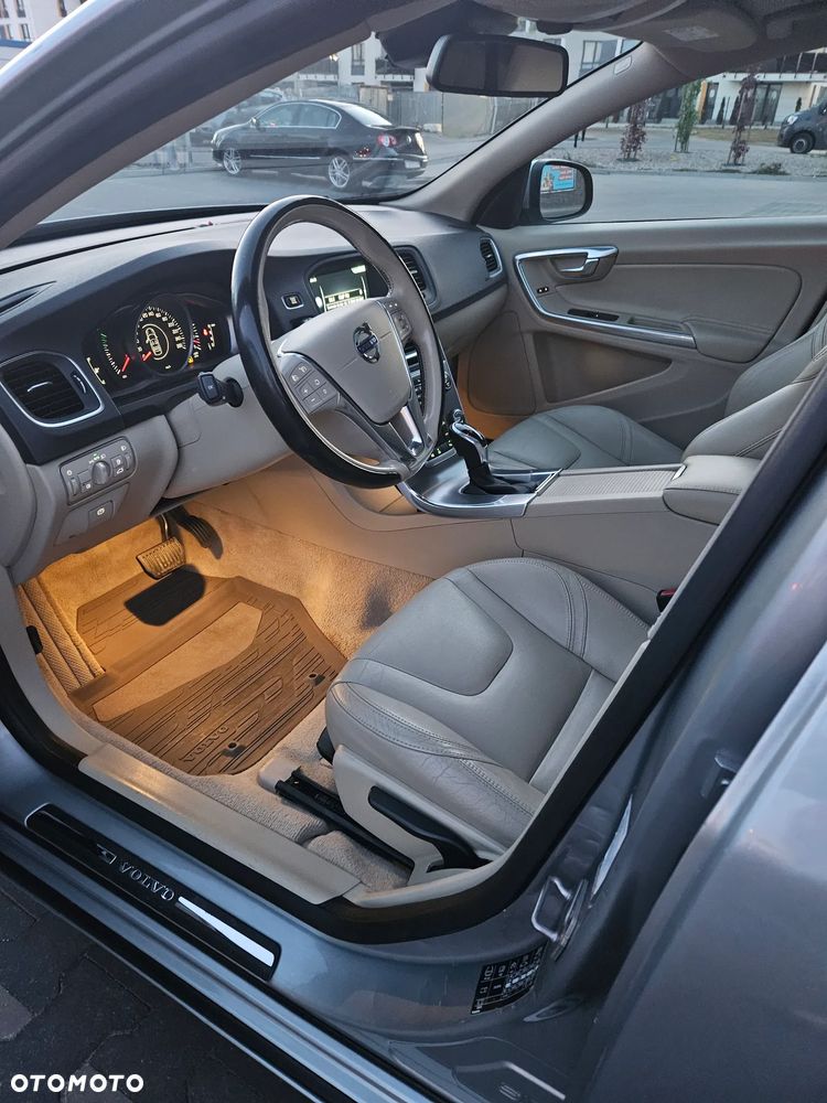 Volvo V60 D4 Geartronic Kinetic - 33