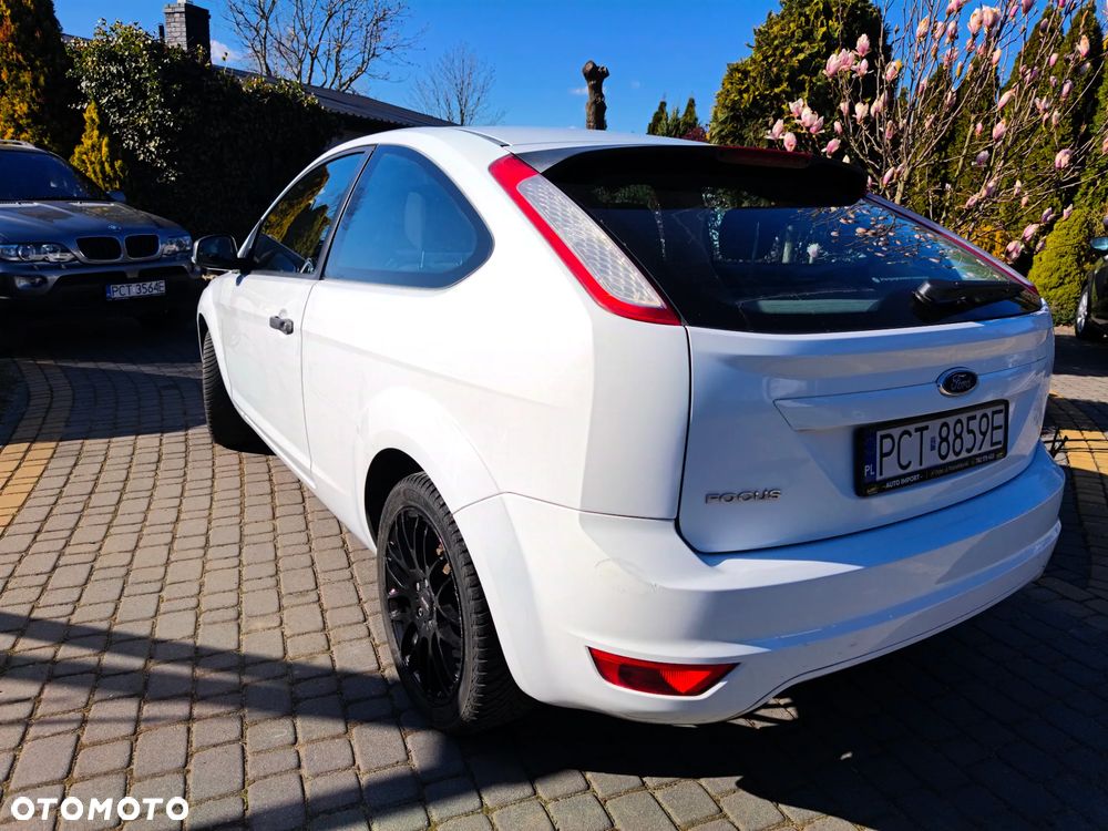 Ford Focus 1.4 16V Style+ - 14