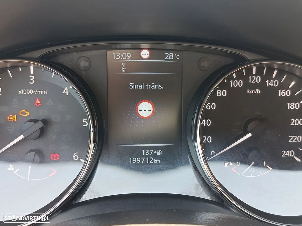 Nissan Qashqai 1.5 dCi N-Connecta - 26