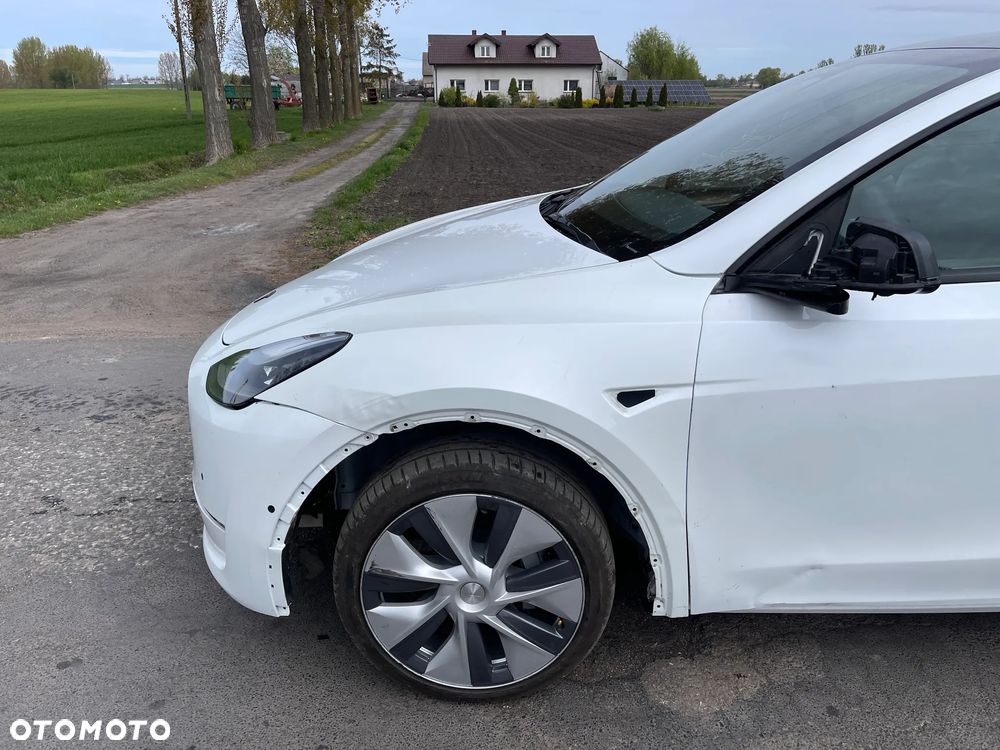 Tesla Model Y Long Range Dual Motor AWD - 34