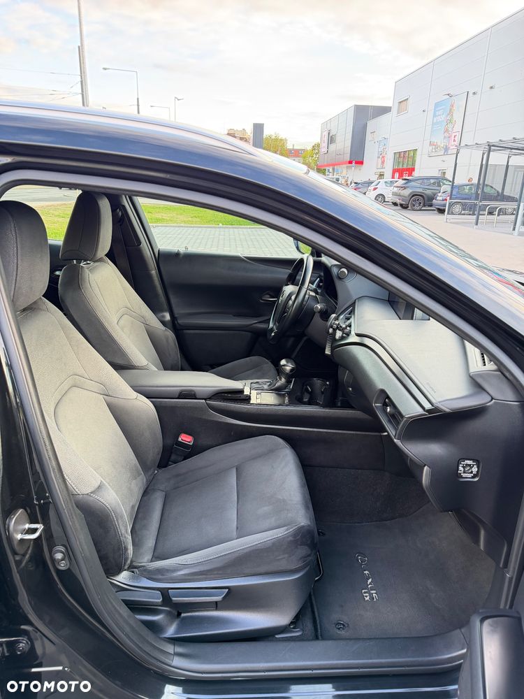 Lexus UX 250h Business Edition - 21