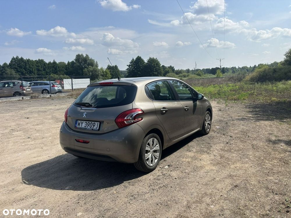 Peugeot 208 - 11