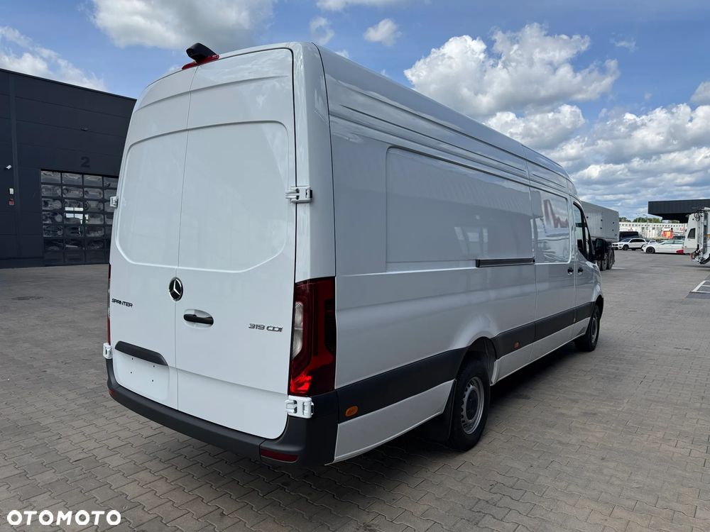 Mercedes-Benz Sprinter - 5