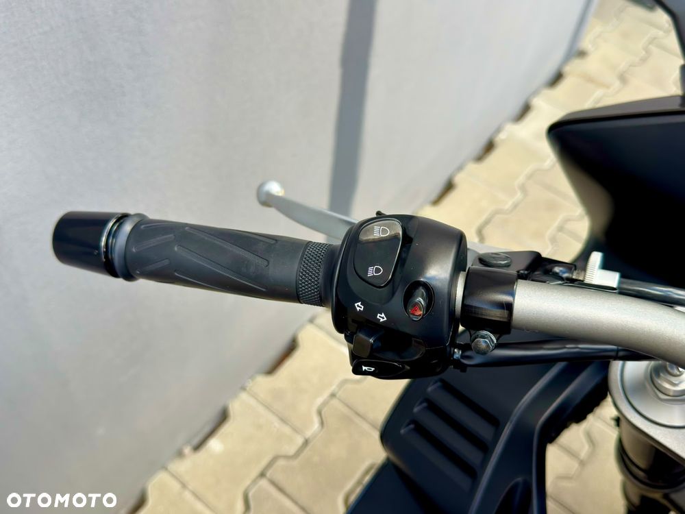 Yamaha FZ - 16