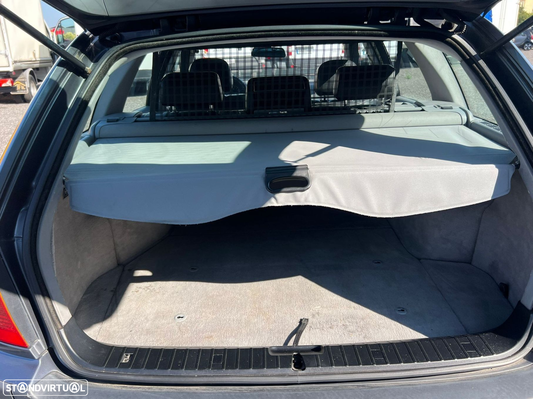 BMW 318 i Touring - 19