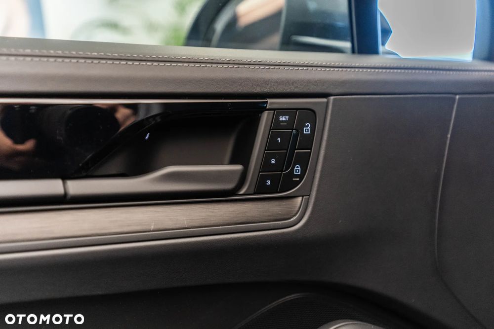 Porsche Cayenne E-Hybrid PHEV Black Edition - 28