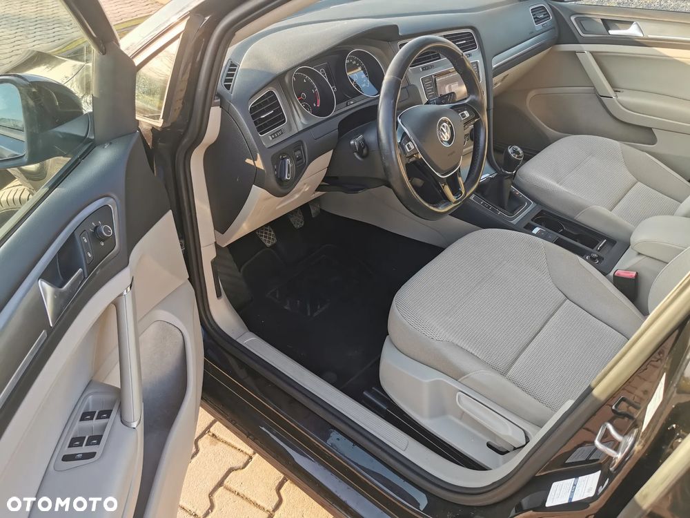 Volkswagen Golf - 17