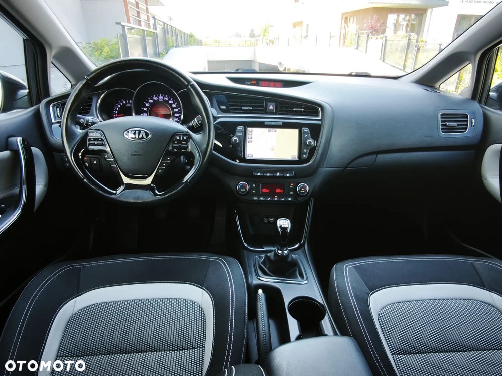 Kia Ceed 1.6 GDI ISG Platinum Edition - 7
