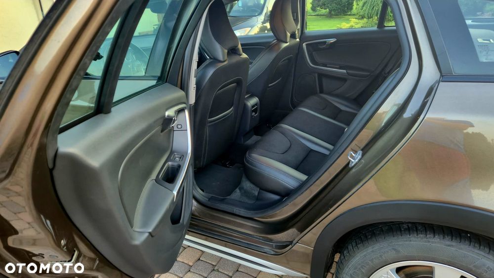 Volvo V60 Cross Country - 10