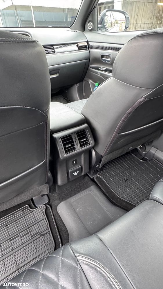 Mitsubishi Outlander PHEV 2.4 L 4X4 Instyle - 18
