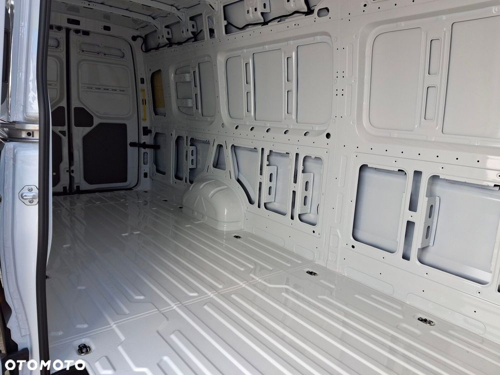 Volkswagen Crafter - 13