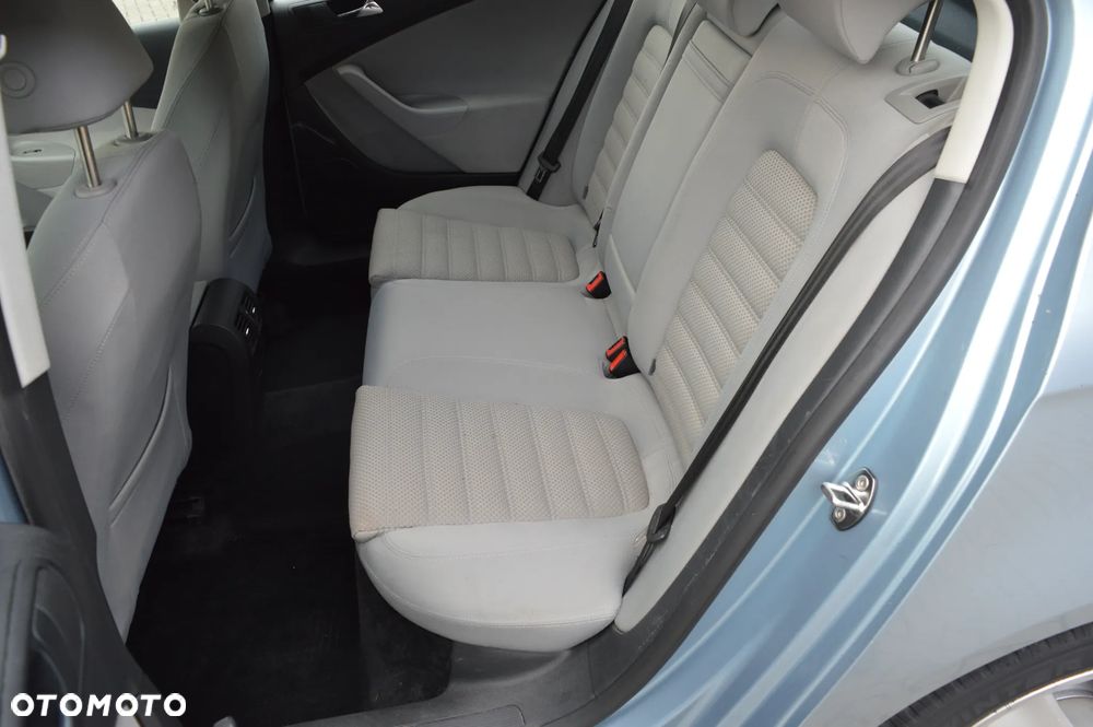 Volkswagen Passat 1.9 TDI Highline - 16