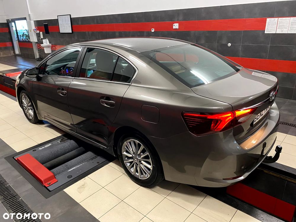 Toyota Avensis 1.8 Premium MS - 11