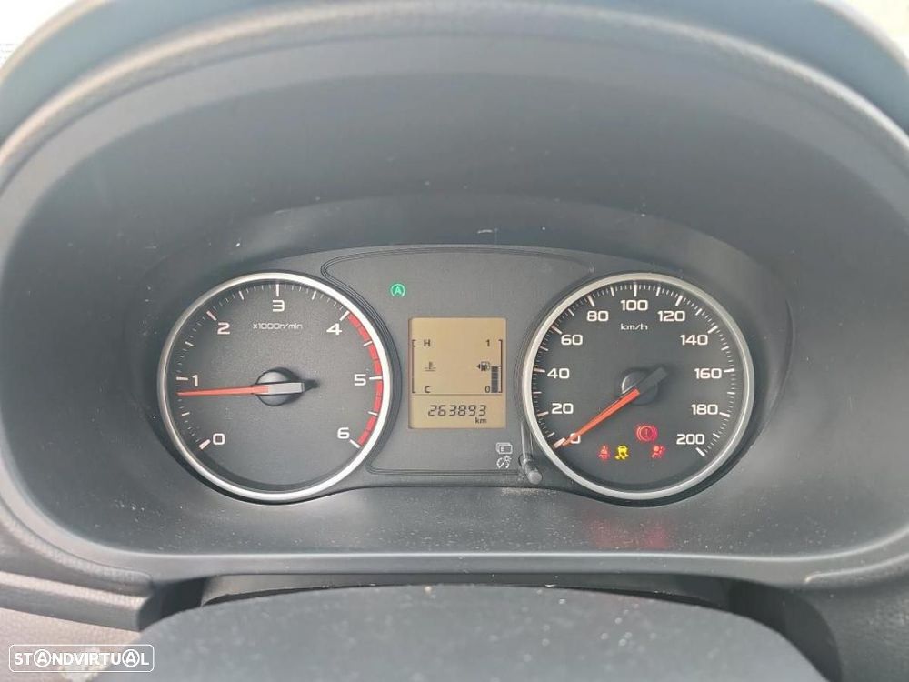 Mitsubishi L200 2.4 DI-D Club Invite 4WD c/IVA - 3