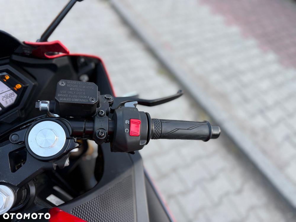 Yamaha YZF - 28