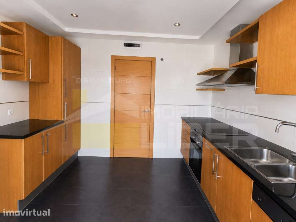 Apartamento T3 com Suíte, em Camarate, Lisboa. - Grande imagem: 2/15