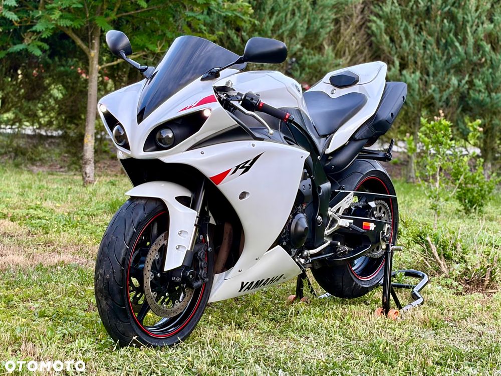 Yamaha R1 - 1
