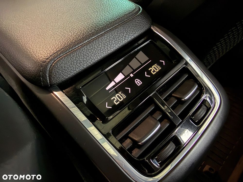 Volvo XC 60 B4 D AWD Geartronic Inscription - 33