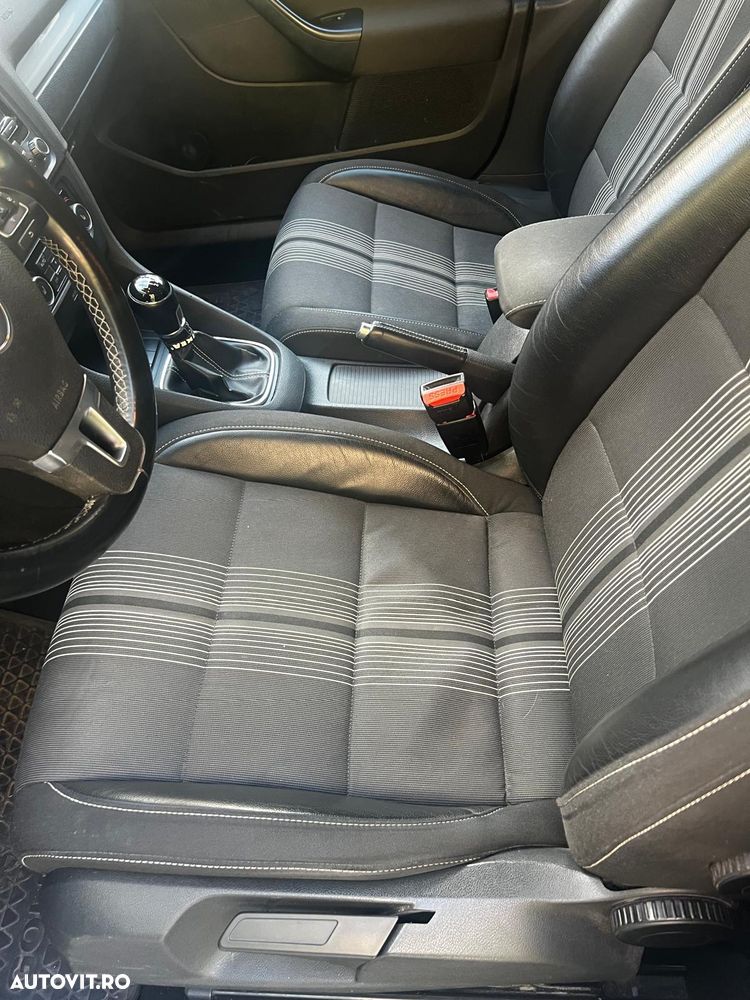 Volkswagen Golf 1.6 TDI DPF MATCH - 5