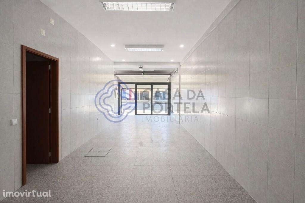 Venda de Loja ampla com montra e WC, com 64 m2, nas Caxinas, Vila do C - Grande imagem: 5/6