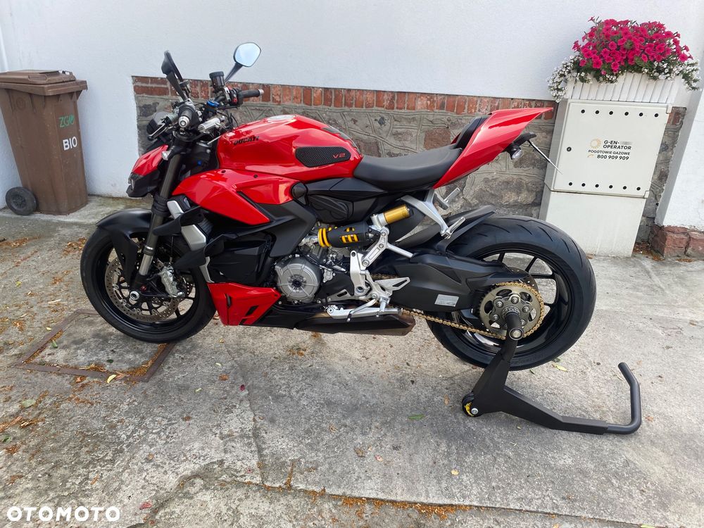 Ducati Streetfighter V2 - 1