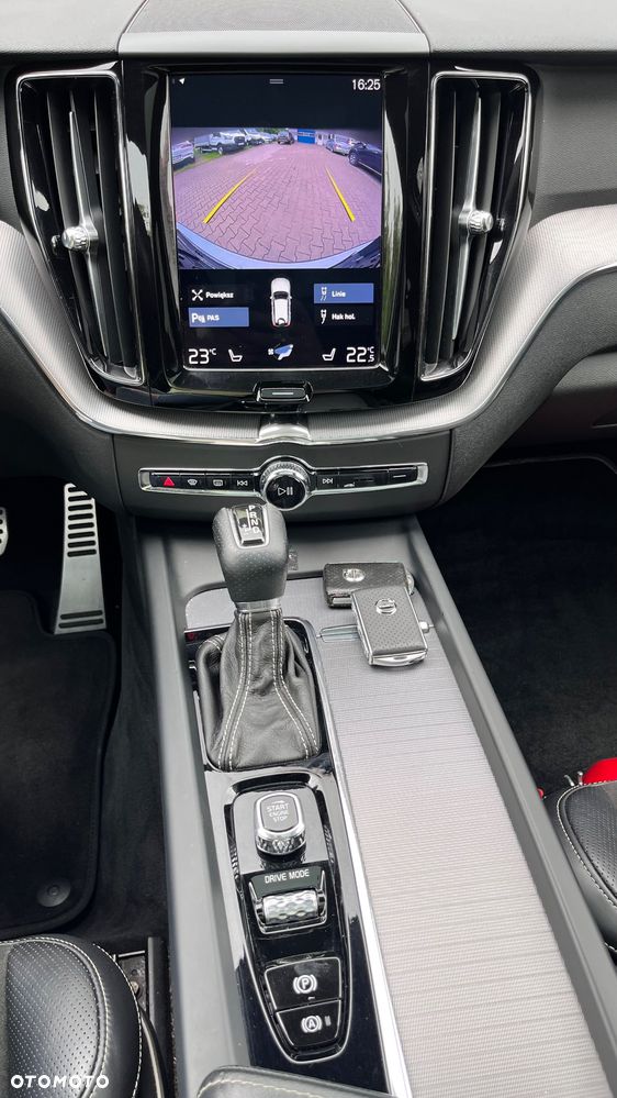 Volvo XC 60 T6 GPF AWD R-Design - 38
