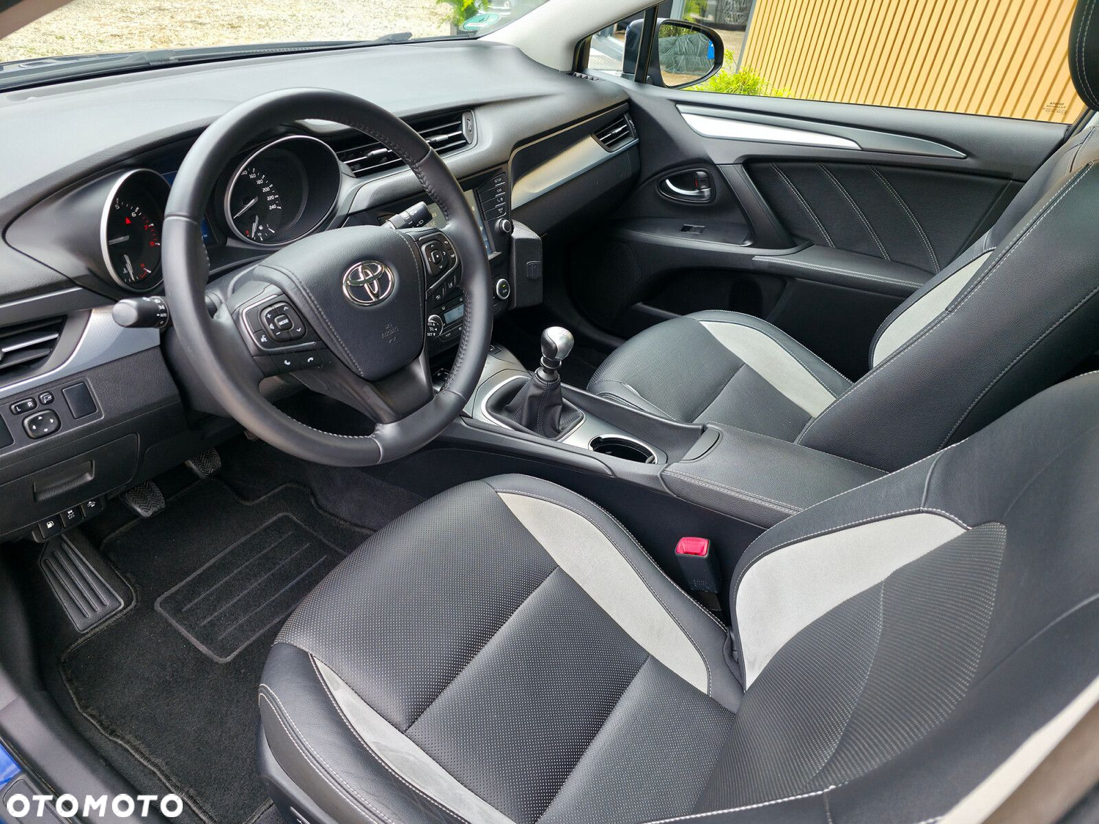 Toyota Avensis - 11