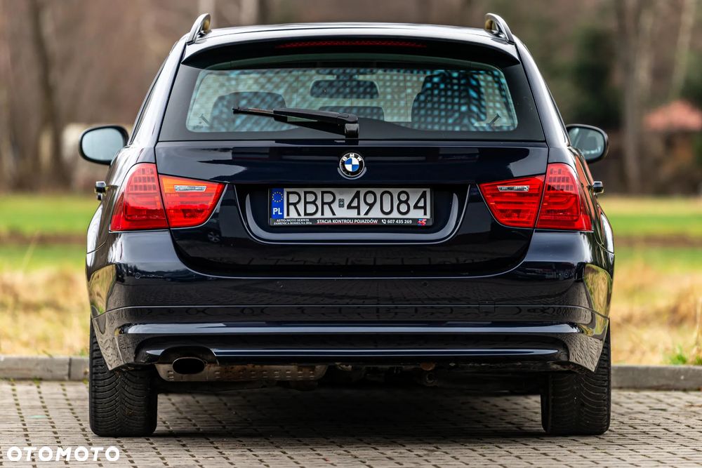 BMW Seria 3 318i - 17