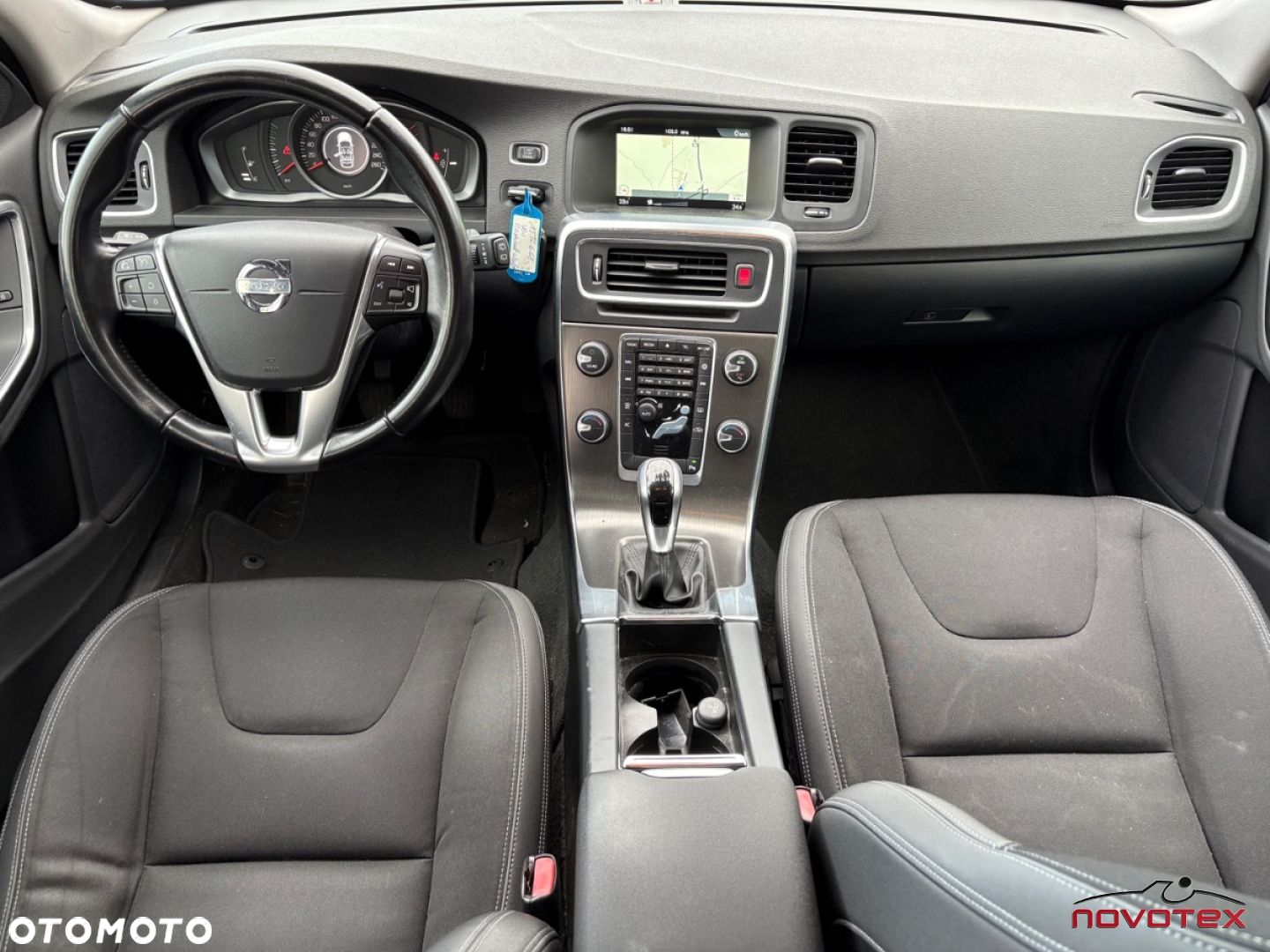 Volvo V60 D4 Momentum - 10