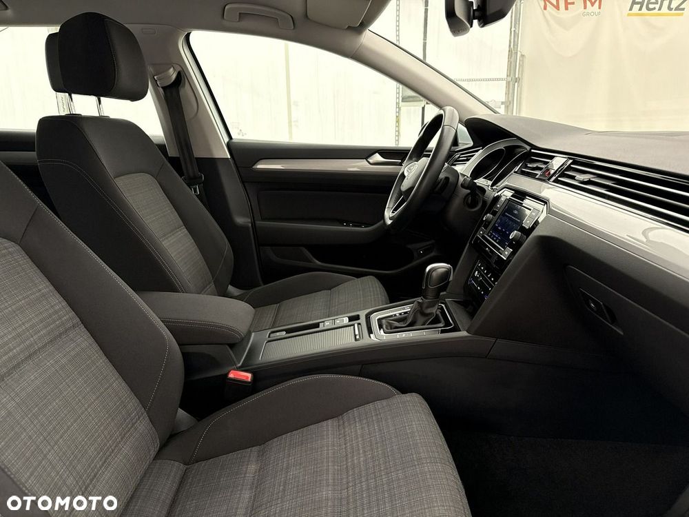 Volkswagen Passat - 22