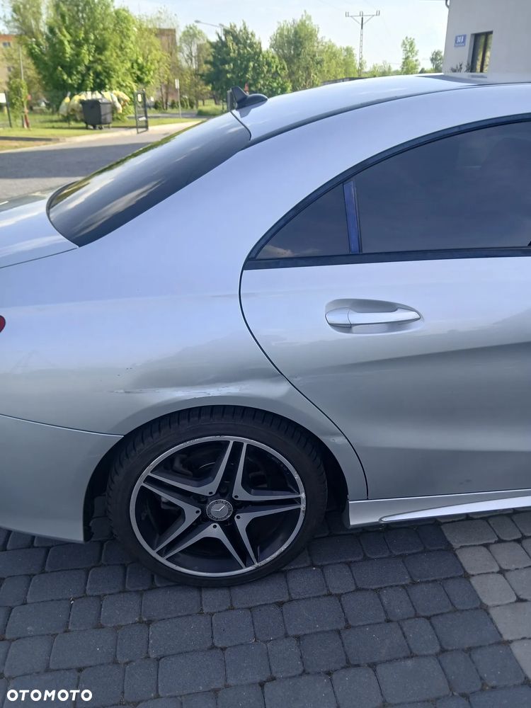 Mercedes-Benz CLA 180 AMG Line - 2