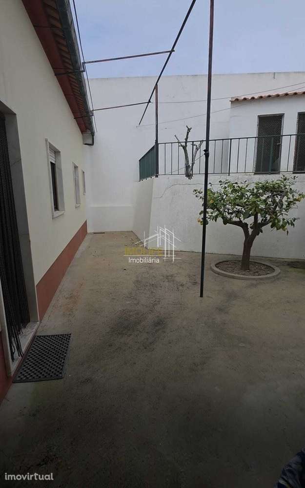 Moradia T3 Terrea com quintal em Mora - Grande imagem: 3/34