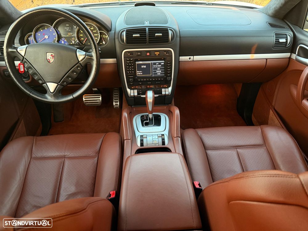 Porsche Cayenne Turbo - 41