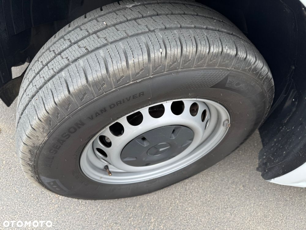 Mercedes-Benz Sprinter - 13