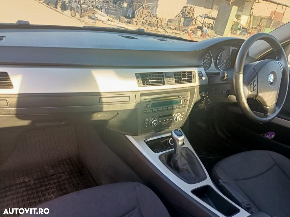 dezmembrez BMW e90 facelift n43 b20a - 4