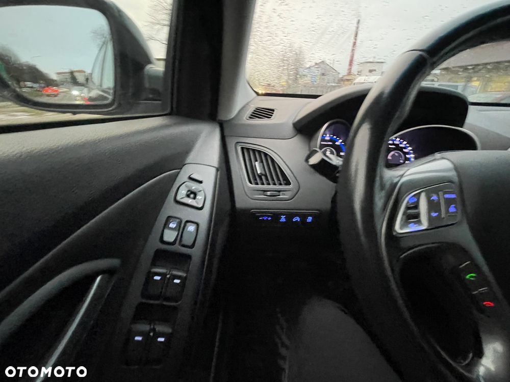 Hyundai ix35 2.0 CRDi 4WD Fifa World Cup Gold Edition - 10