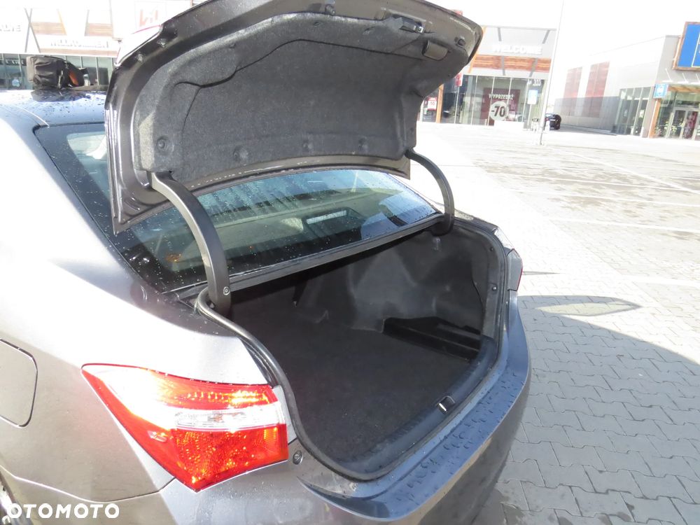 Toyota Corolla 1.6 Premium + - 19